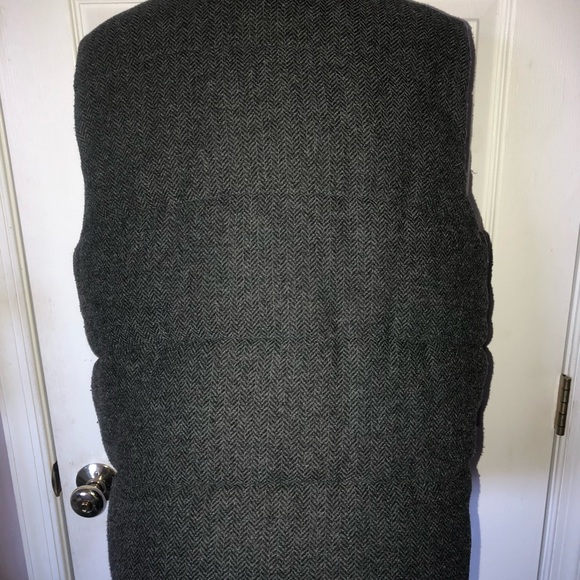 **BRAND NEW** Puffer Vest - Picture 2 of 3
